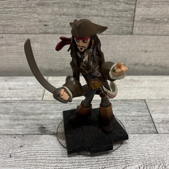 Jack sparrow Pirate Figurine with Sword - Picture 1 of 3